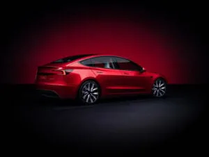 Tesla runder historisk milepæl: 10 millioner biler, men væksten er bremset op