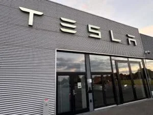 Selvkørende Tesla-teknologi godkendt til brug i Danmark