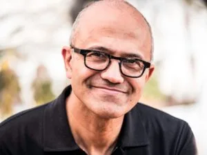 Nadella advarer: Firmaer der stoler blindt på én AI-model overlever ikke